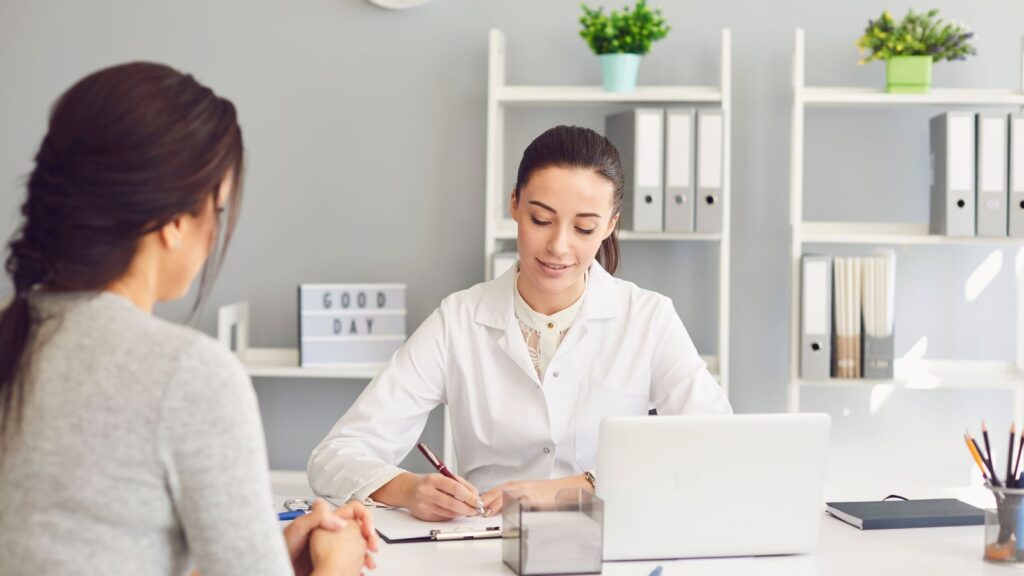 子供が不登校になり学校から紹介されたスクールカウンセラーとの面談の写真
