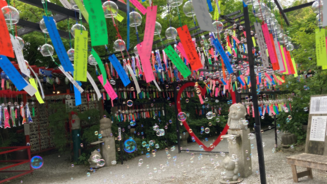 通信制高校の娘と出かけた福岡・三井寺の風鈴トンネルの写真
